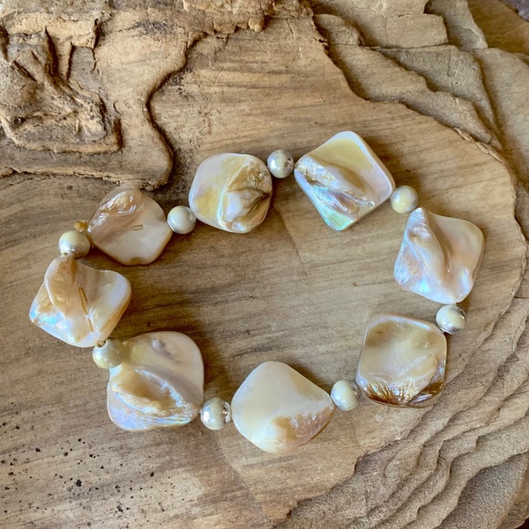 Beaded Shell Bracelet, stretch - Picture 3 of 4